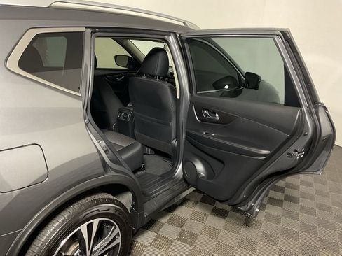 Used 2020 Nissan Rogue SV w/ Sun & Sound Touring Package AWD/4WD image 34