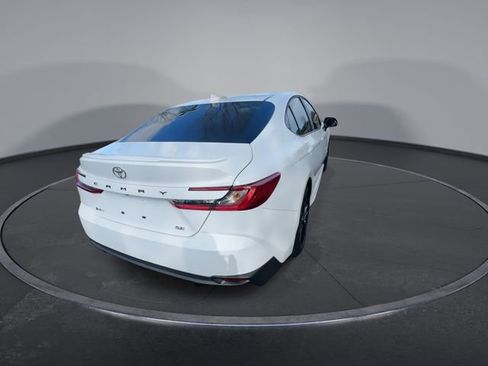 Used 2025 Toyota Camry SE image 14