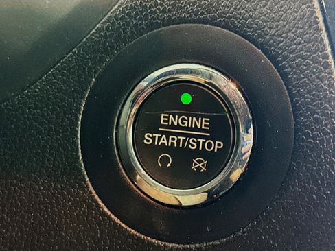 Used 2018 Ford Explorer XLT w/ Equipment Group 202A image 21