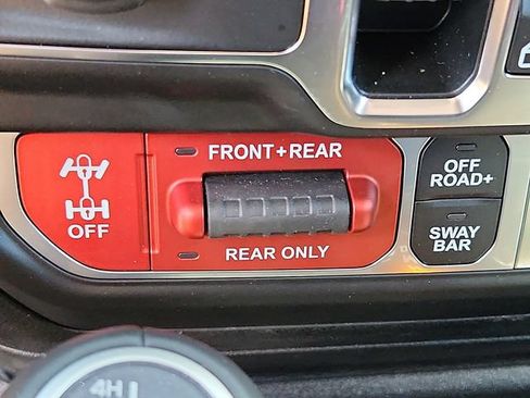 Used 2022 Jeep Wrangler Unlimited Rubicon w/ Dual Top Group AWD/4WD image 23