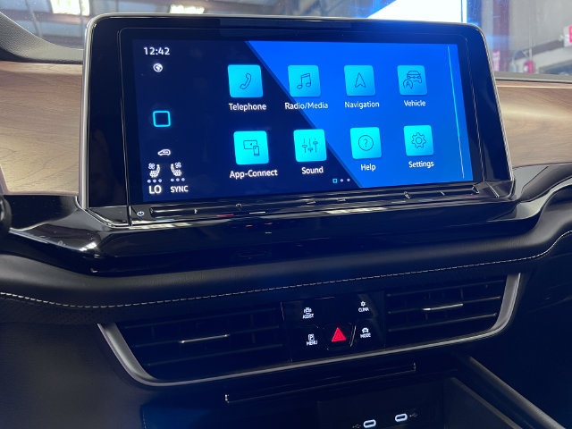 Certified 2024 Volkswagen Atlas SE FWD image 25