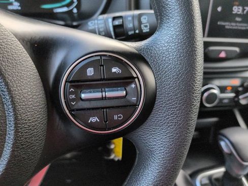 Used 2025 Kia Soul LX w/ LX Technology Package FWD image 22