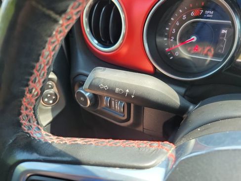 Used 2019 Jeep Wrangler Unlimited Rubicon AWD/4WD image 15