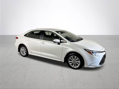 Used 2024 Toyota Corolla LE w/ LE Convenience Package AWD/4WD image 4