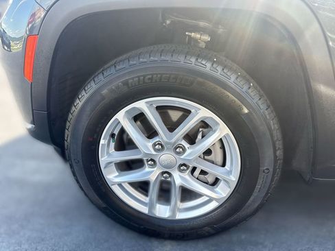 Used 2025 Jeep Grand Cherokee L Laredo AWD/4WD image 10