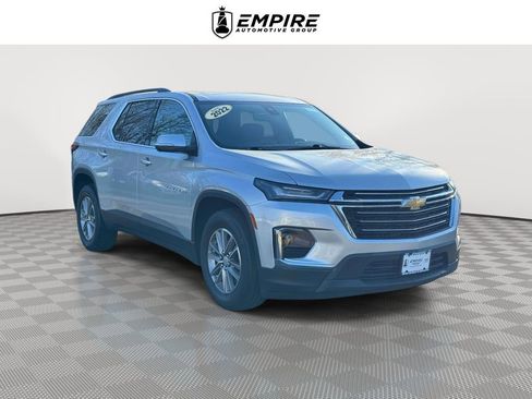 Used 2022 Chevrolet Traverse LT image 1