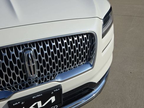 Used 2022 Lincoln Nautilus Reserve image 10