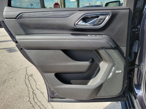 Used 2023 GMC Yukon SLT w/ SLT Premium Package image 27