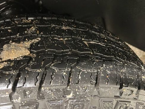 Used 2025 Chevrolet Colorado Z71 w/ Technology Package image 26