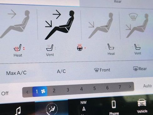 Used 2023 Chrysler Pacifica Limited image 24