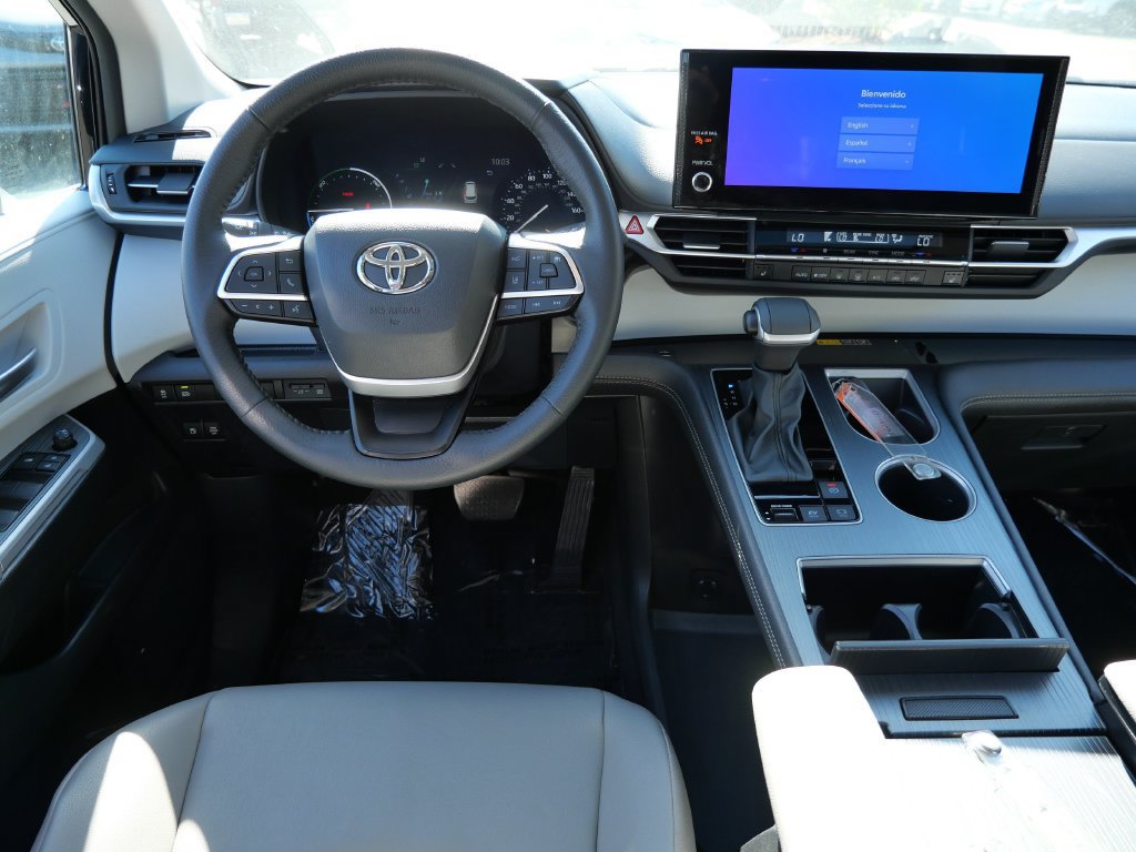 Certified 2026 Toyota Sienna XLE FWD image 12