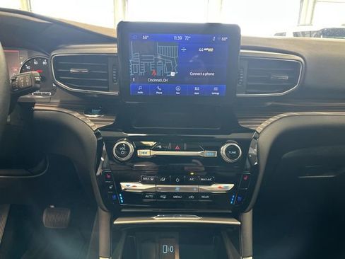 Used 2024 Ford Explorer Limited AWD/4WD image 35