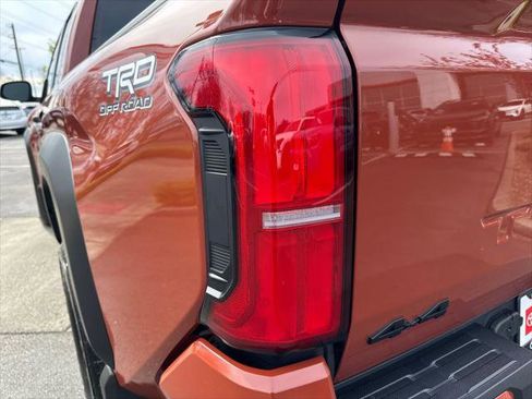 Certified 2025 Toyota Tacoma TRD Off-Road AWD/4WD image 10