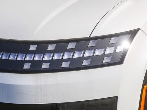 New 2026 Hyundai Ioniq 9 SEL image 8