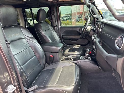 Used 2018 Jeep Wrangler Unlimited Sahara image 27