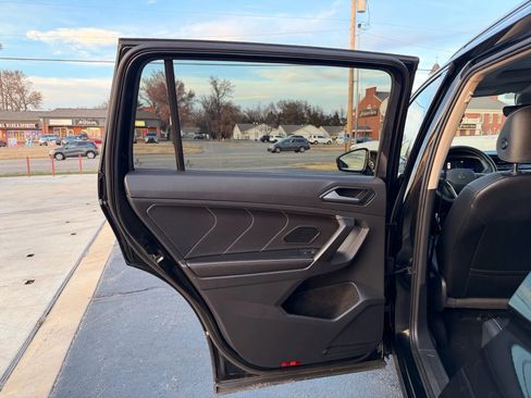 Used 2022 Volkswagen Tiguan SE image 25