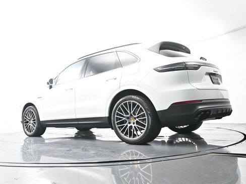 Certified 2023 Porsche Cayenne Platinum Edition AWD/4WD image 49