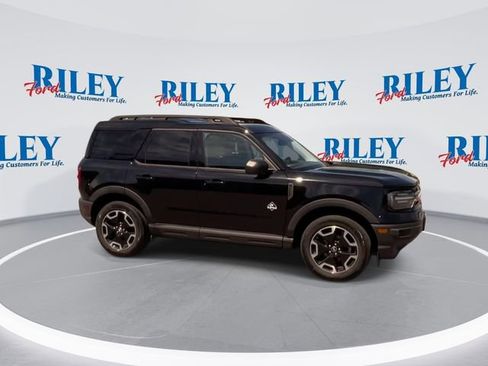 Used 2023 Ford Bronco Sport Outer Banks w/ Tech Package AWD/4WD image 2