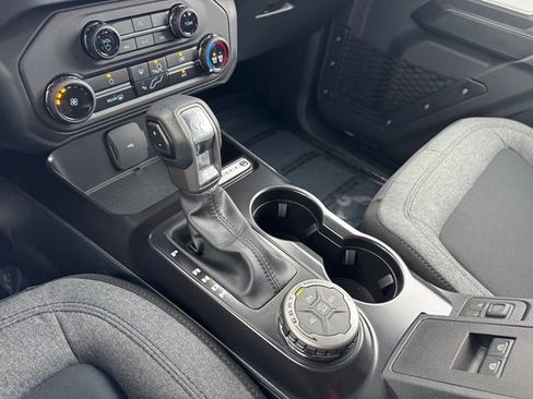 Used 2025 Ford Bronco Base image 18