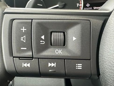 New 2025 Nissan Pathfinder SV w/ Black Appearance Package image 32