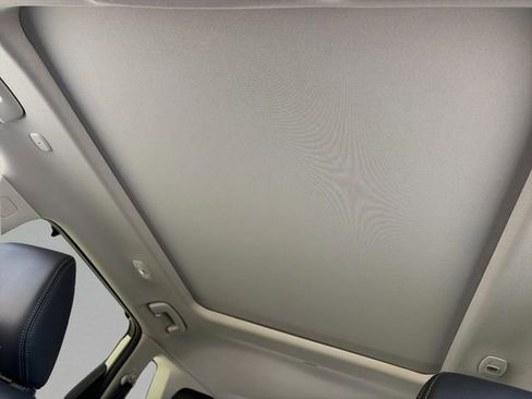 Used 2025 Nissan Rogue Platinum w/ Platinum Premium Package image 11