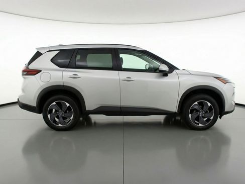 Used 2025 Nissan Rogue SV image 11
