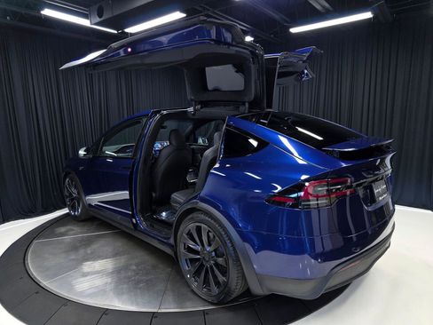 Used 2022 Tesla Model X image 44