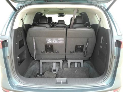 Used 2024 Kia Carnival EX FWD image 28
