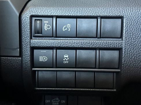 Used 2025 Toyota Tacoma SR AWD/4WD image 29