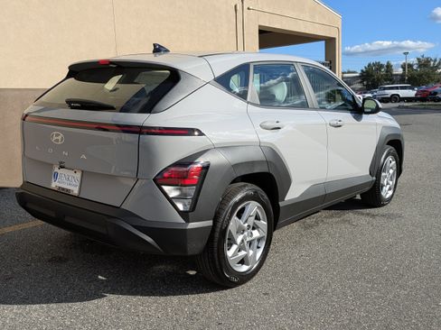 New 2026 Hyundai Kona SE image 5