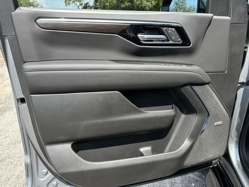 New 2026 Chevrolet Suburban Premier image 22