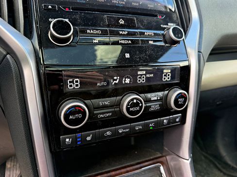 Used 2019 Subaru Ascent Touring AWD/4WD image 18