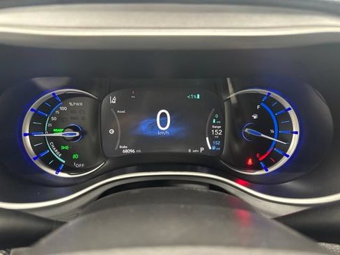 Used 2024 Chrysler Pacifica Limited FWD image 13