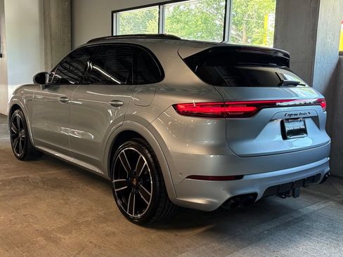 Used 2023 Porsche Cayenne Turbo S AWD/4WD image 3