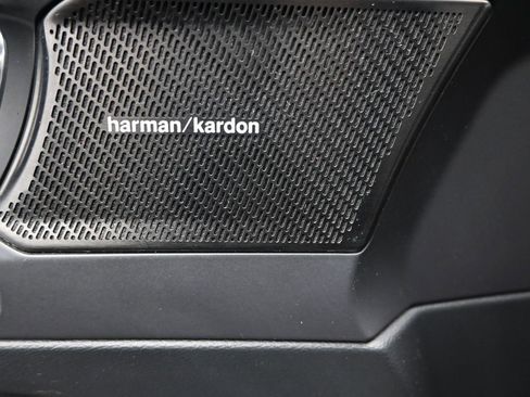 Used 2019 Volvo XC40 T5 R-Design image 22