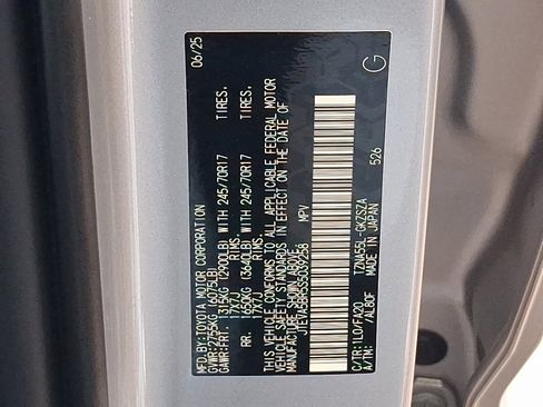 Used 2025 Toyota 4Runner SR5 AWD/4WD image 25