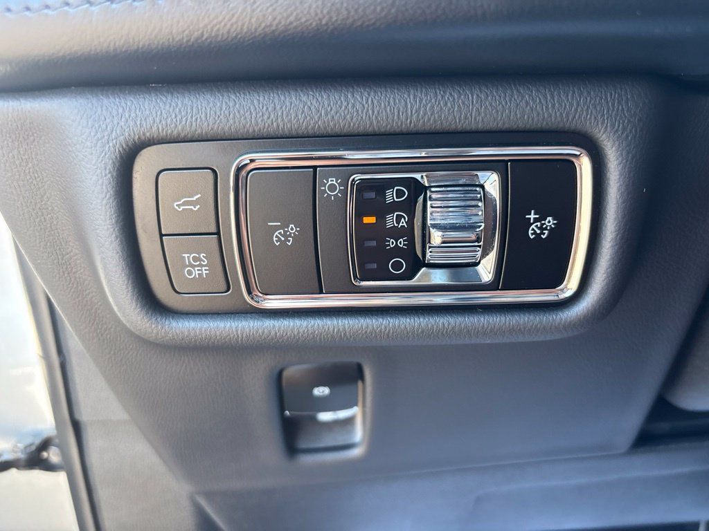 Used 2023 Lincoln Nautilus Reserve AWD/4WD image 15