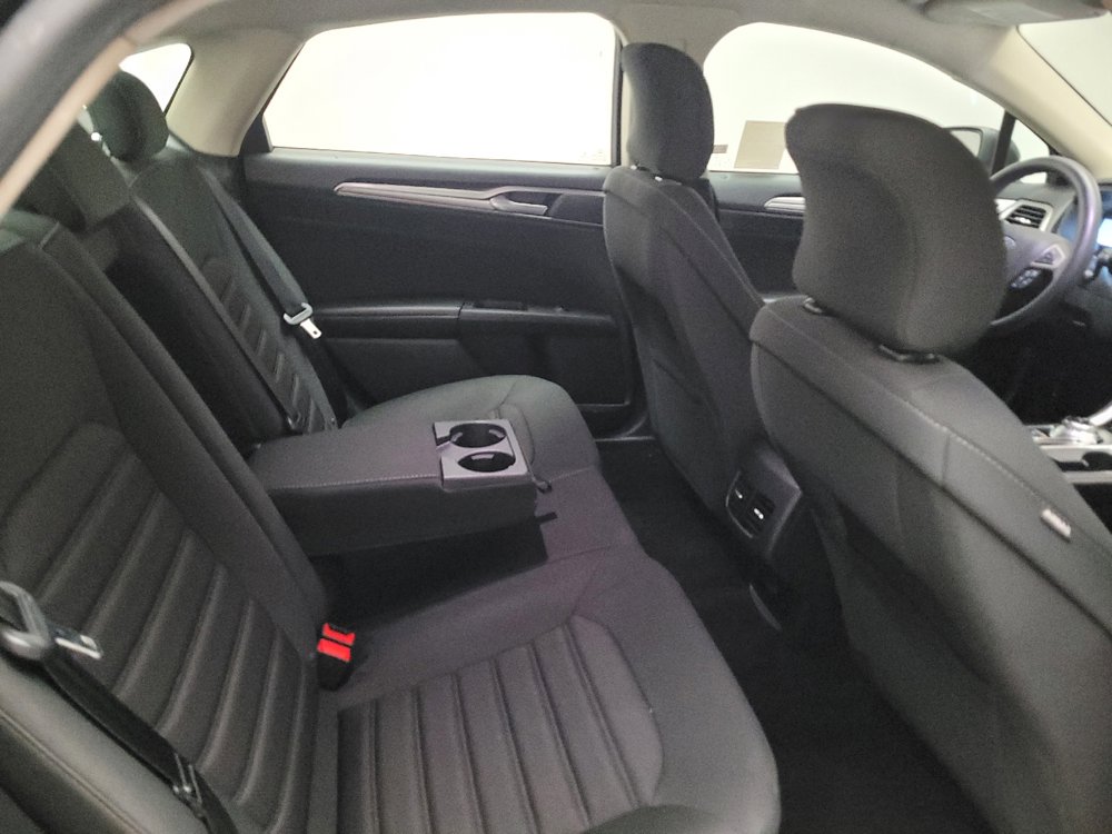 Used 2018 Ford Fusion SE w/ Fusion SE Technology Package FWD image 19