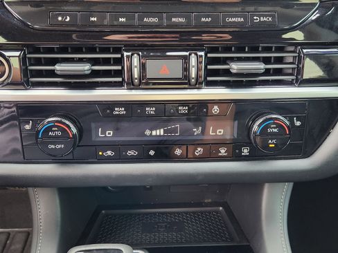 Used 2024 Nissan Pathfinder SL w/ SL Premium Package image 22