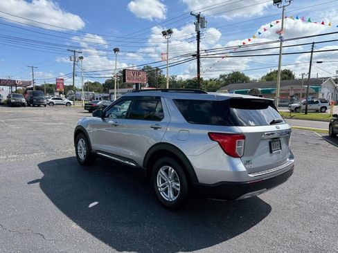 Used 2020 Ford Explorer XLT w/ Equipment Group 202A image 5