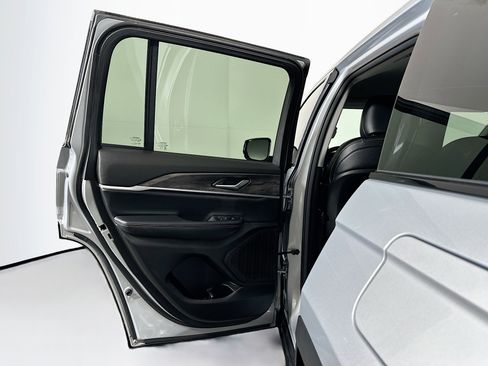 Used 2023 Jeep Grand Cherokee Limited image 26