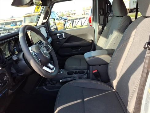 Certified 2025 Jeep Wrangler Unlimited Sahara AWD/4WD image 8