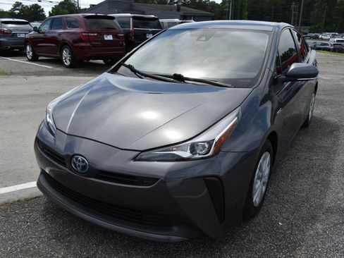 Used 2022 Toyota Prius LE FWD image 2