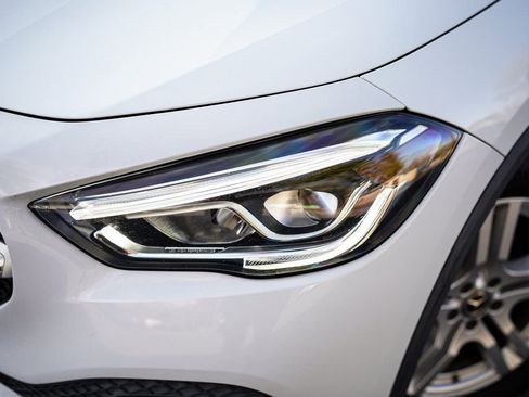 Used 2022 Mercedes-Benz GLA 250 4MATIC w/ Premium Package Lite image 4