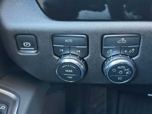 Certified 2025 GMC Sierra 1500 Elevation image 31