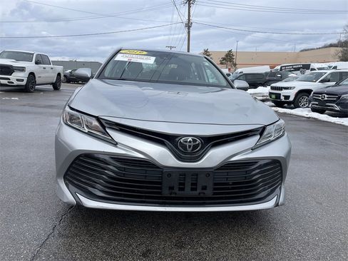 Used 2019 Toyota Camry LE image 5