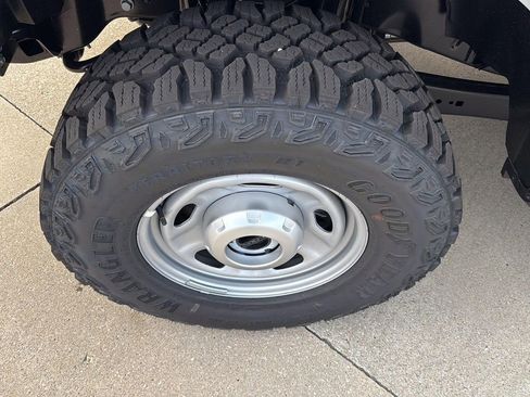 New 2026 Ford F250 XL w/ XL Off-Road Package image 9