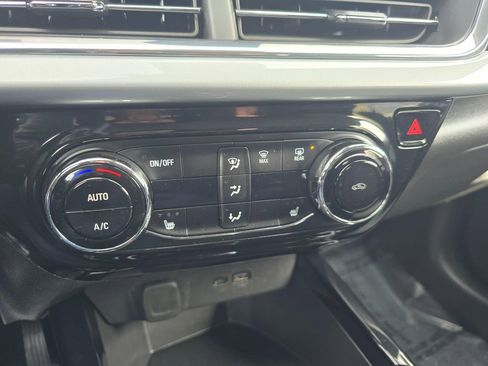 Certified 2025 Chevrolet Trax LT w/ LT Convenience Package image 26