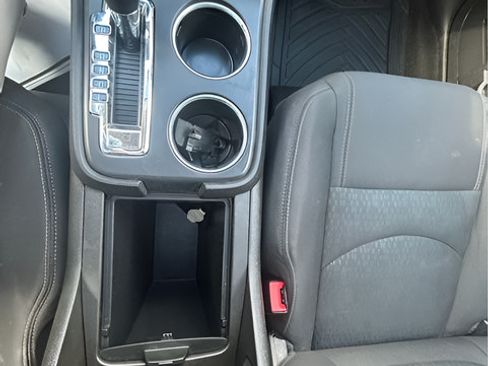 Used 2015 GMC Acadia SLE AWD/4WD image 18