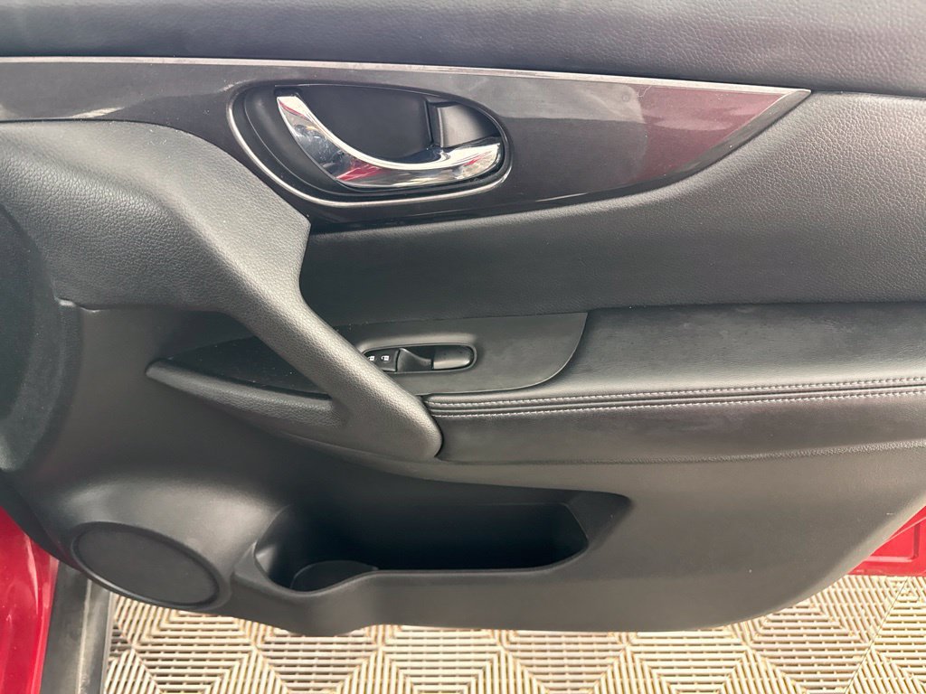 Used 2017 Nissan Rogue SV FWD image 21